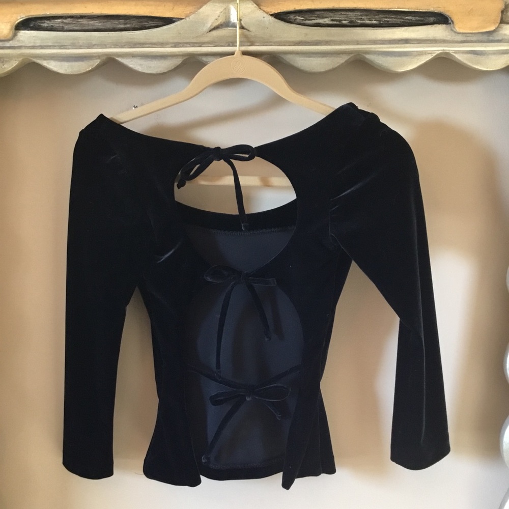 Backless crop velvet top